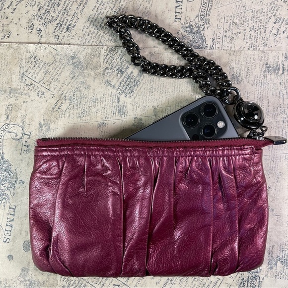 GUCCI Metallic Calfskin Galaxy Wristlet - Picture 11 of 13